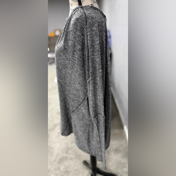 Kye Mi Long Sleeve Knit Top
Size Large – Gray – Back Slit Detail - Picture 5 of 8